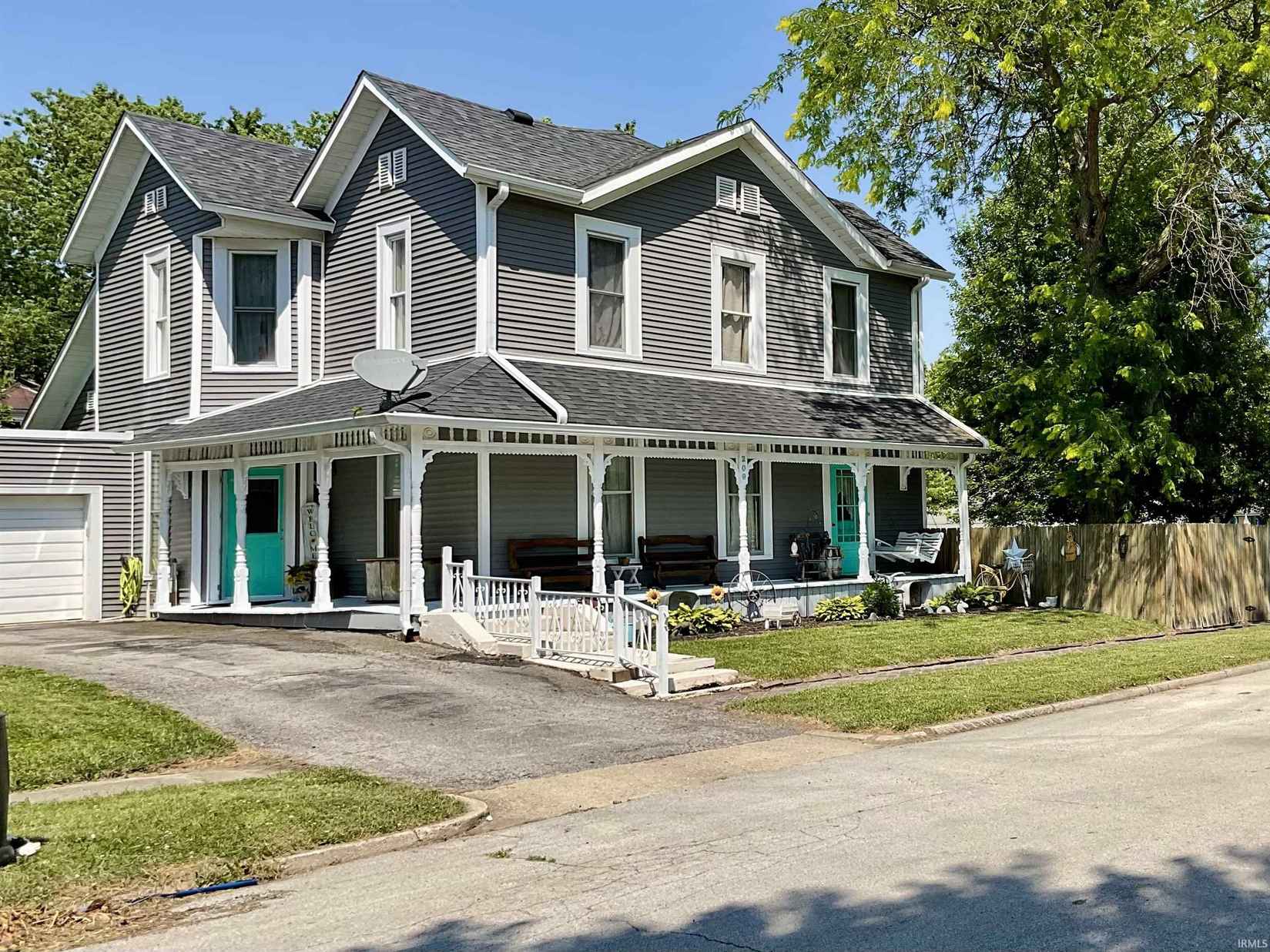 209 E 4th St  