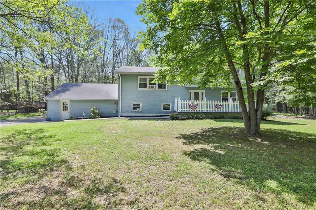 40 Sherry Ln  