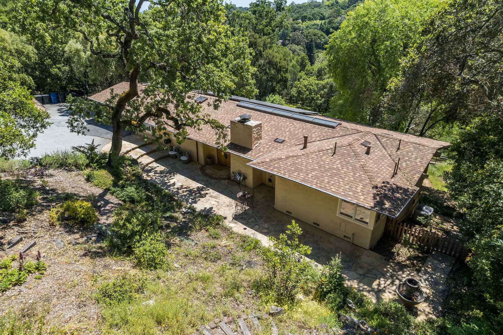 880 High Rd  