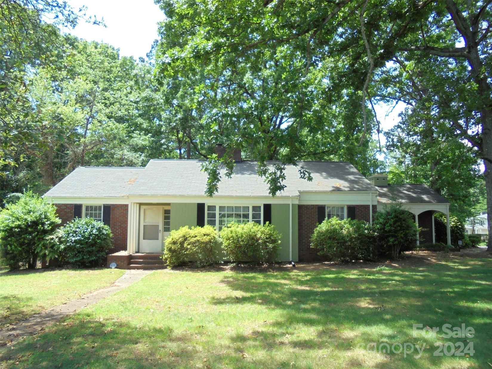 1633 Statesville Blvd  