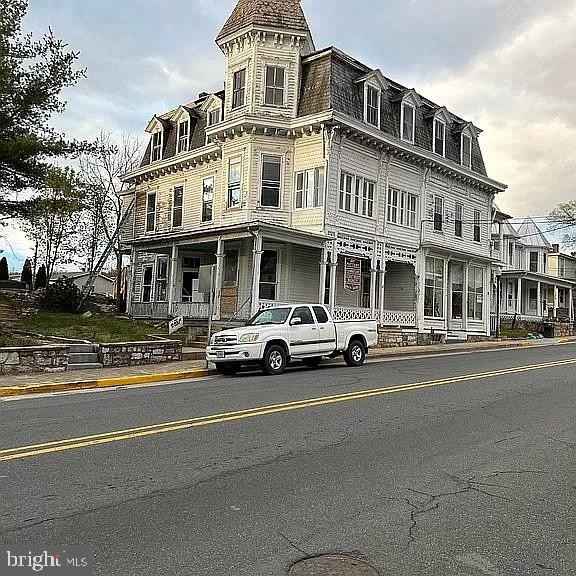 102 N MAIN St  