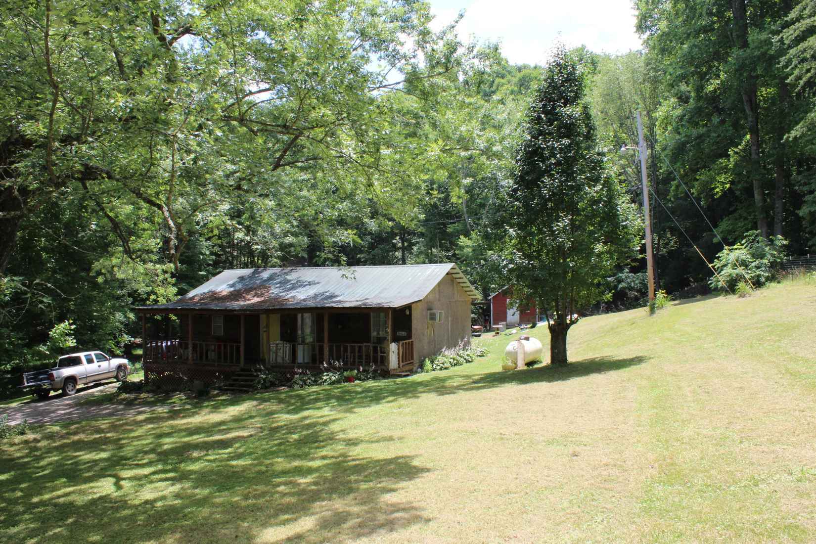 196 Hillside Dr  