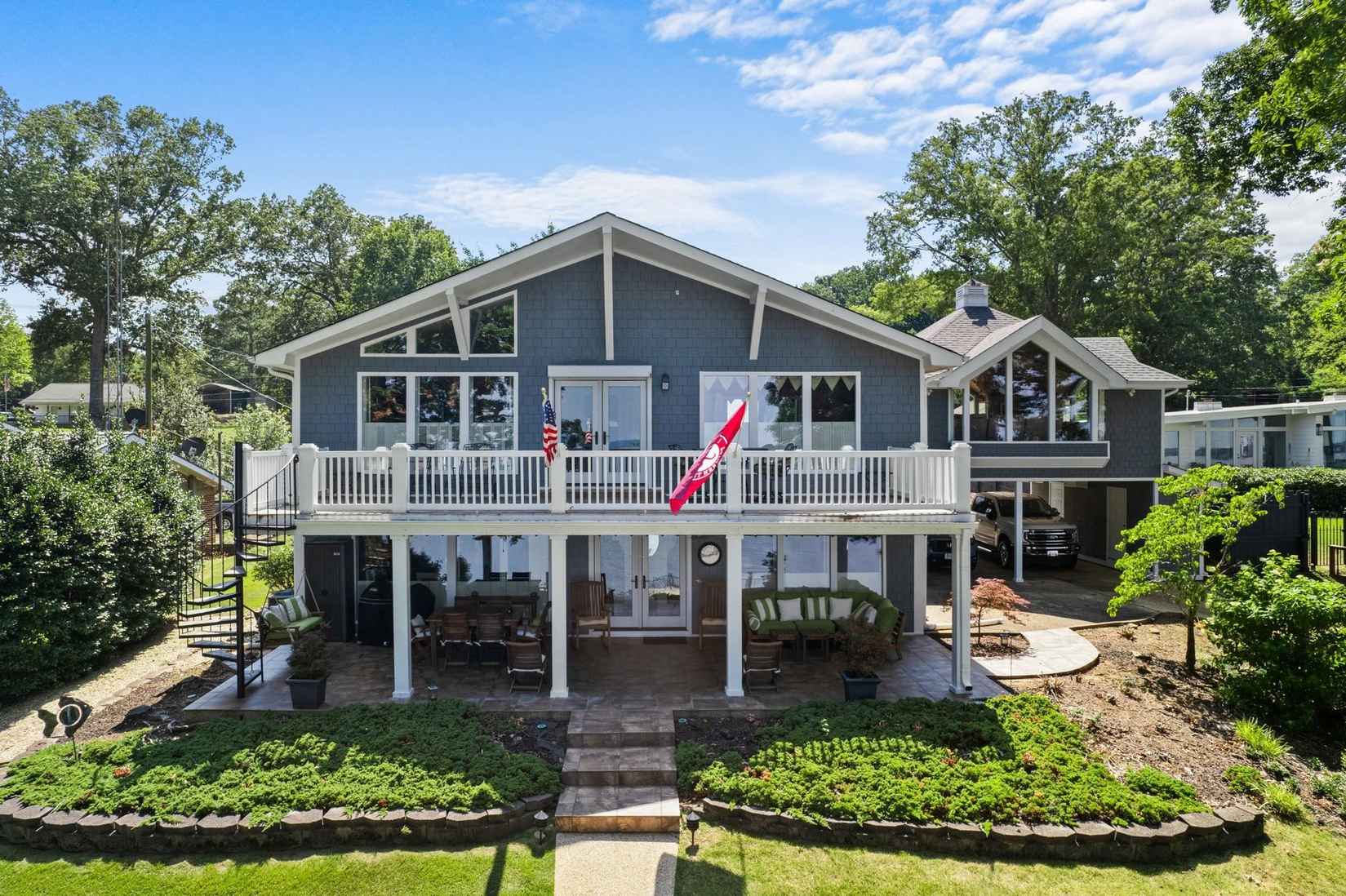 268 Lakeshore Dr  