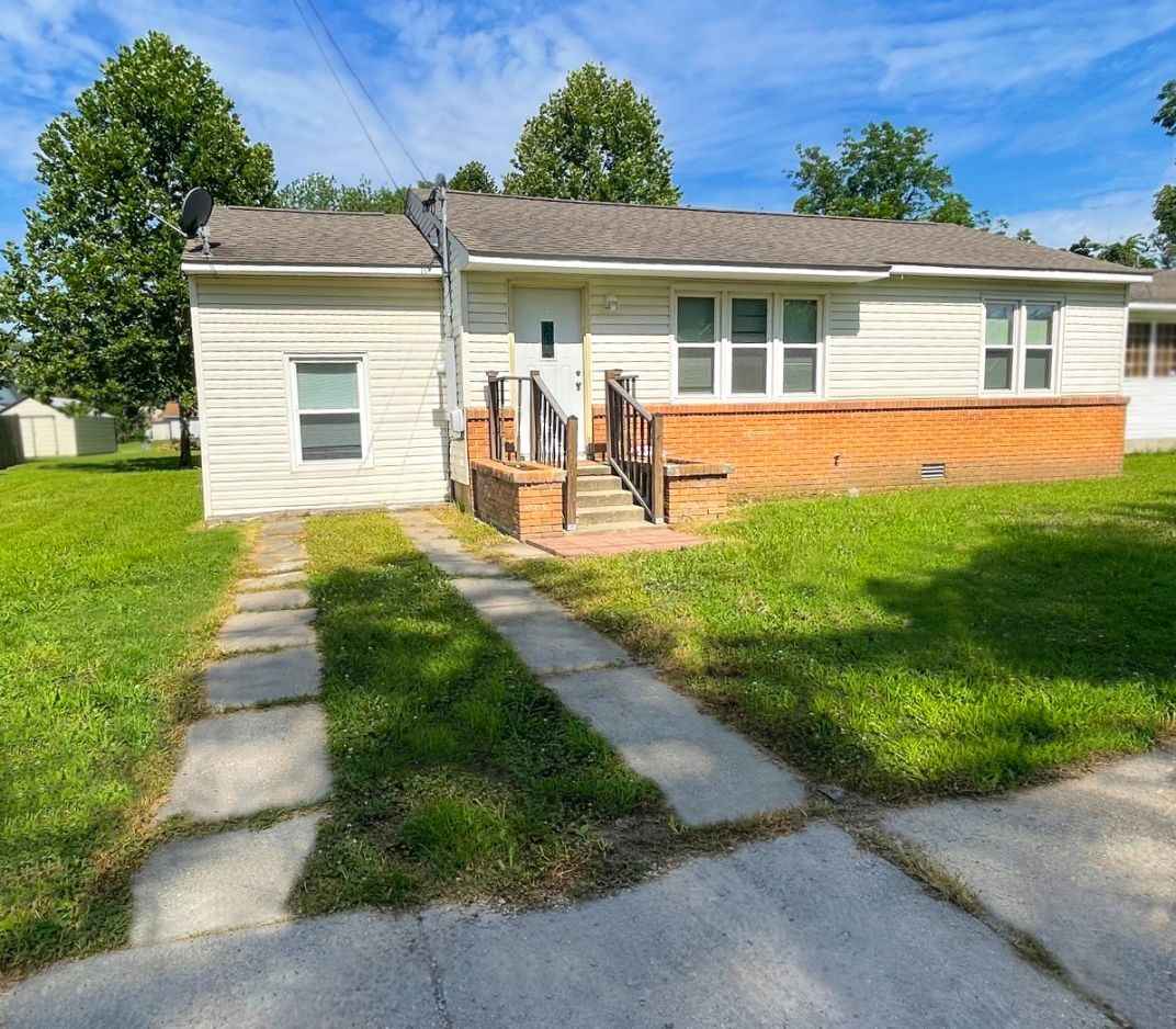 709 N Elm St  