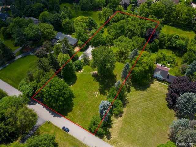 13887 Ridgewood Dr  