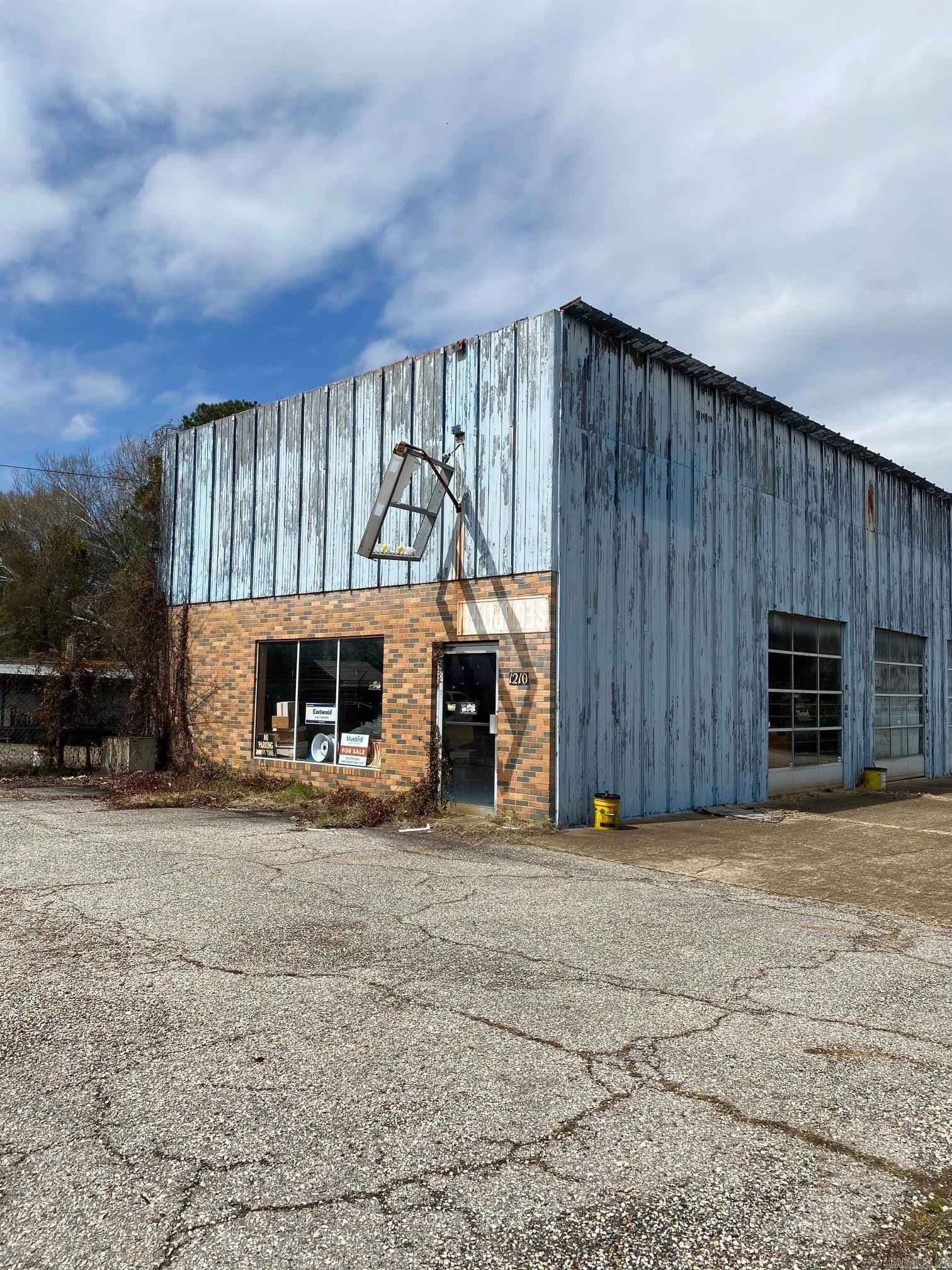 1210 Page Ave  
