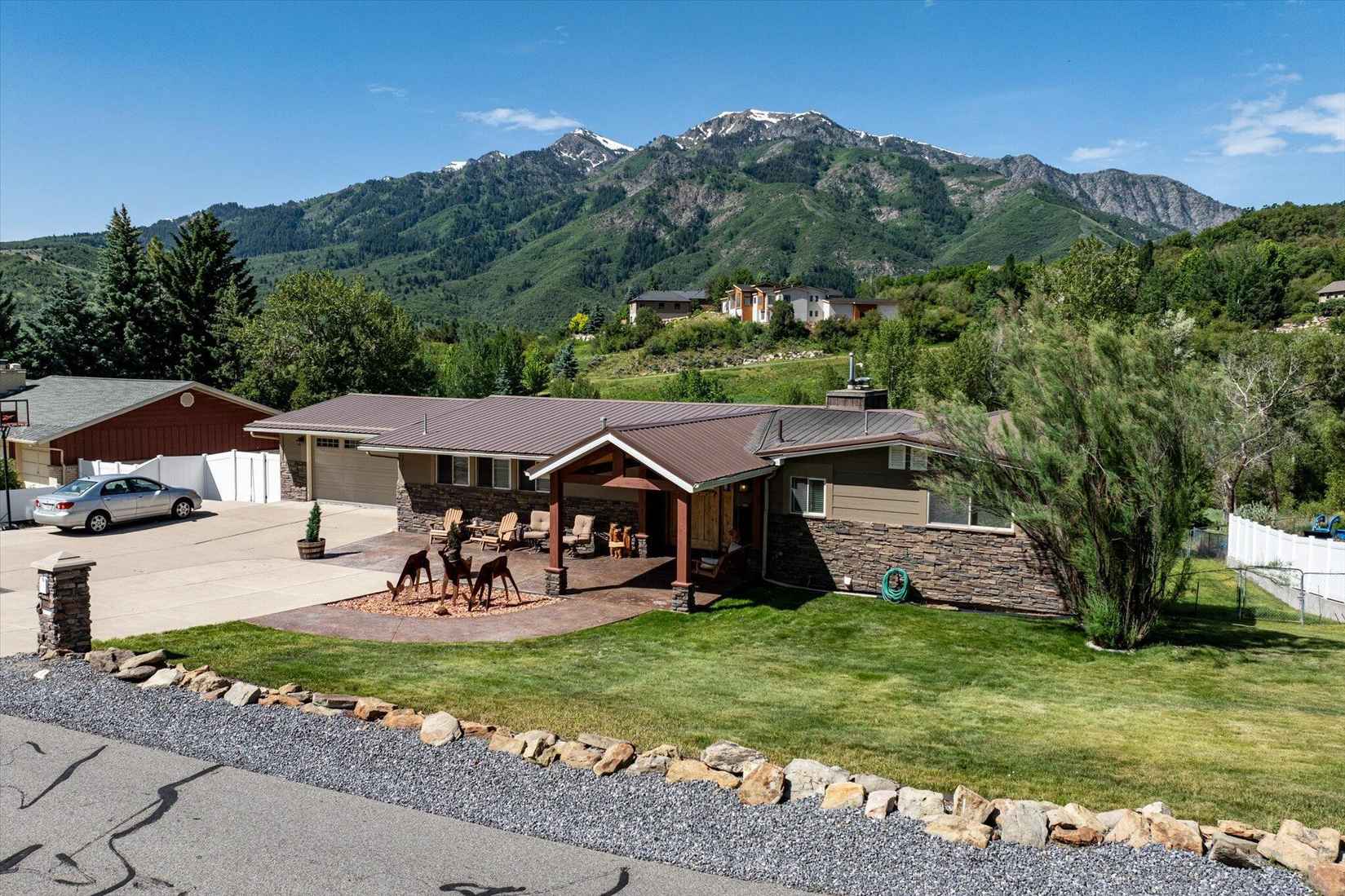 6051 Highland Dr  