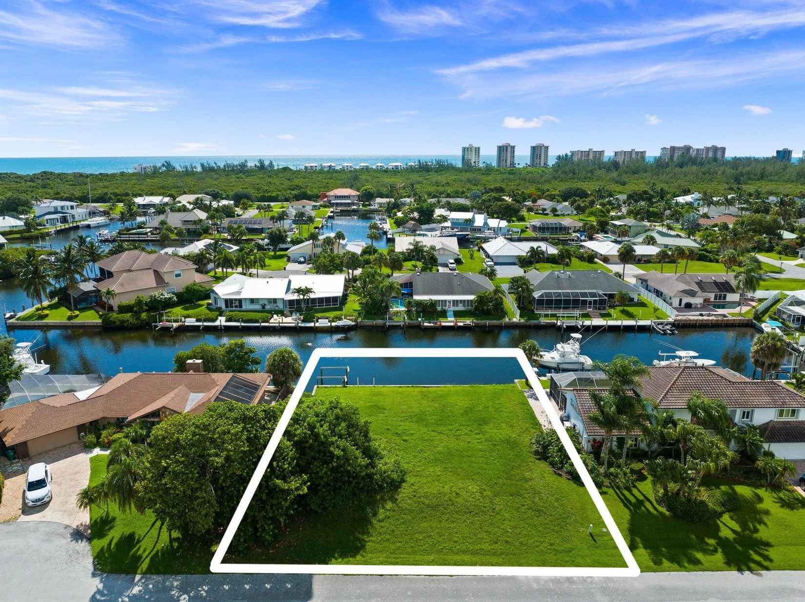 126 Queen Catherina Ct  