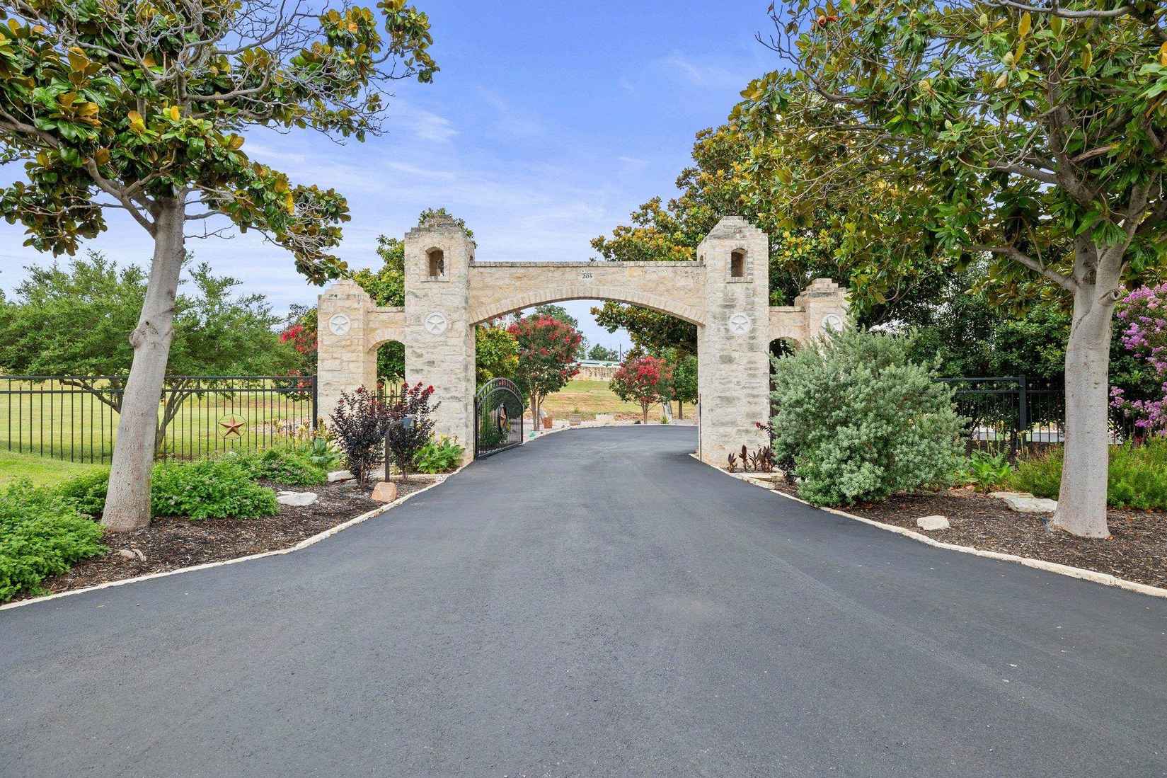 203 Senisa Dr  