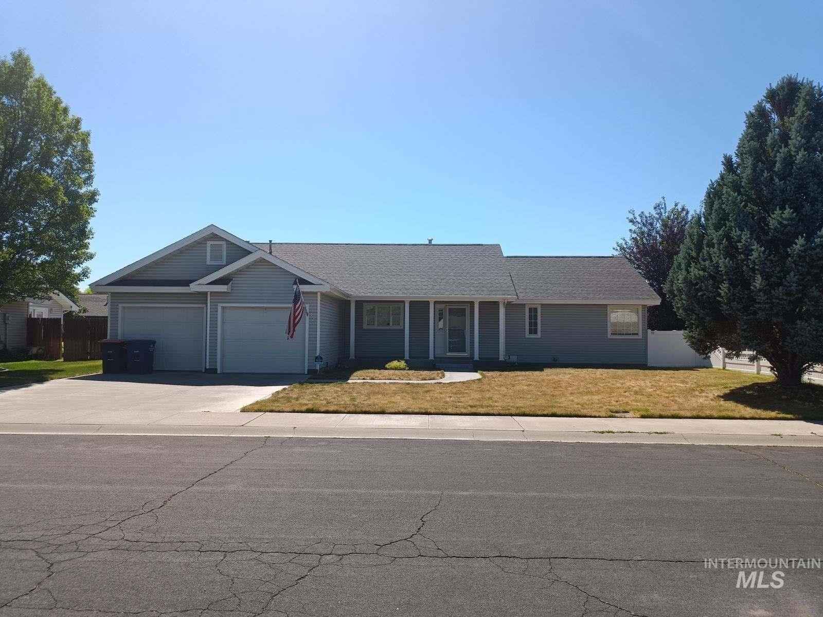921 Green Tree Way  