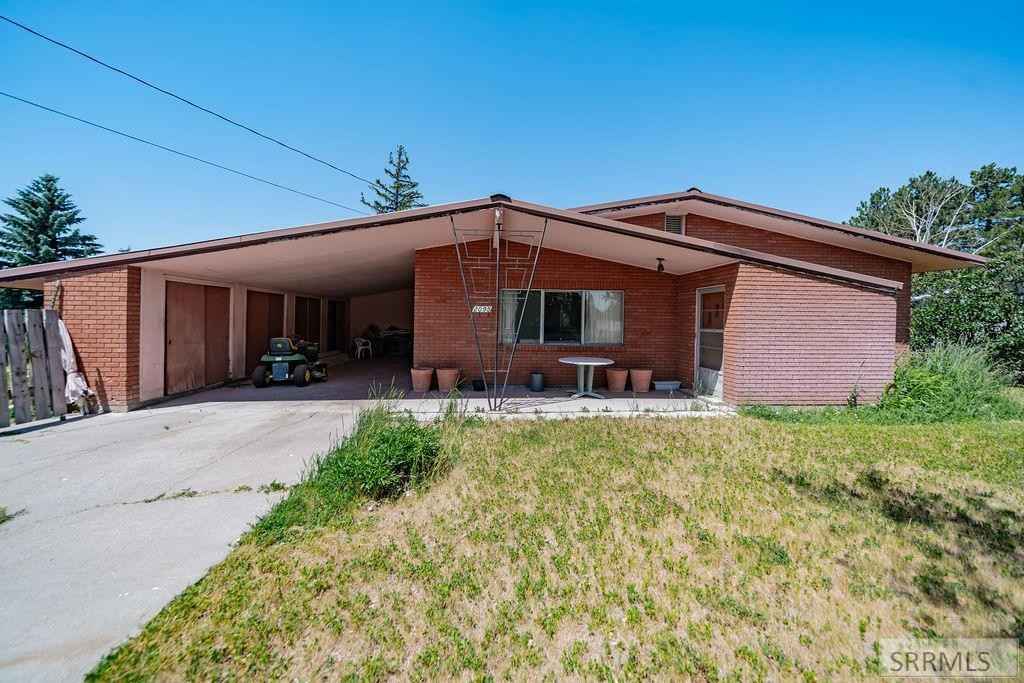 2095 Highland Dr  