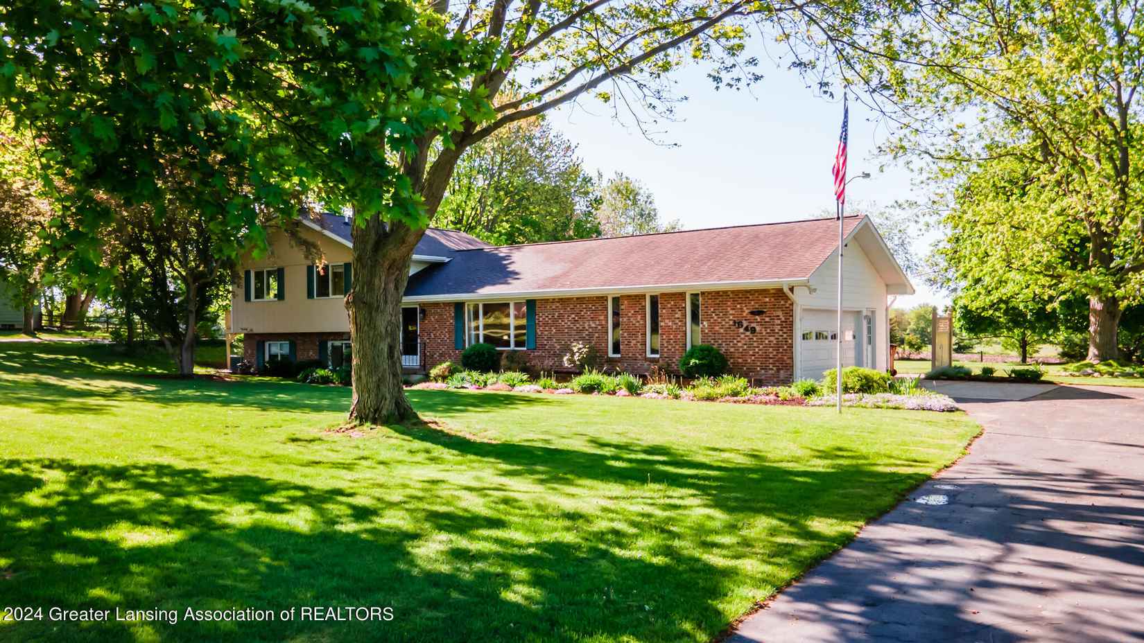 1649 W Howell Rd  