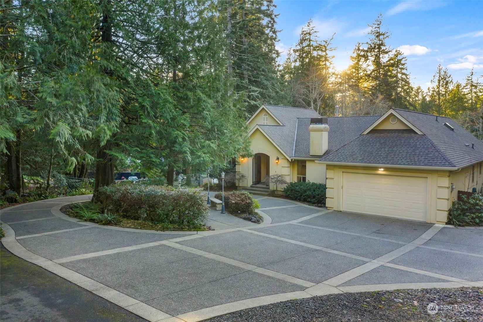 6529 Cooper Point Rd NW  