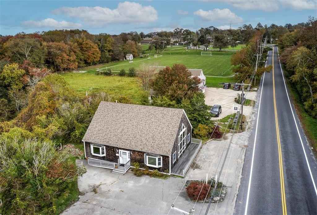 33 MEETING HOUSE LN  