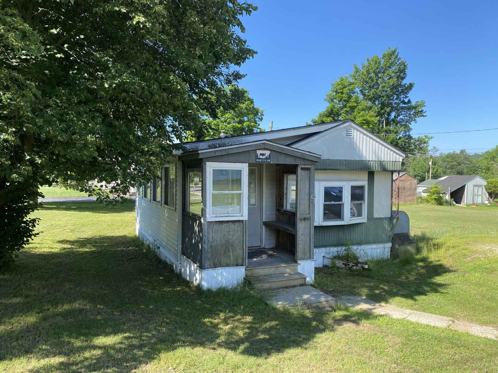 4 Robbins Ave  
