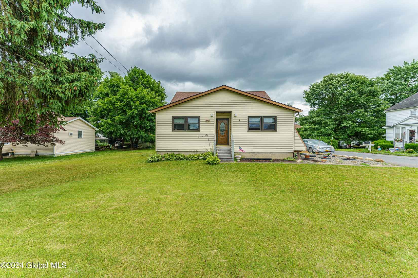 10 WEAVER AVE  