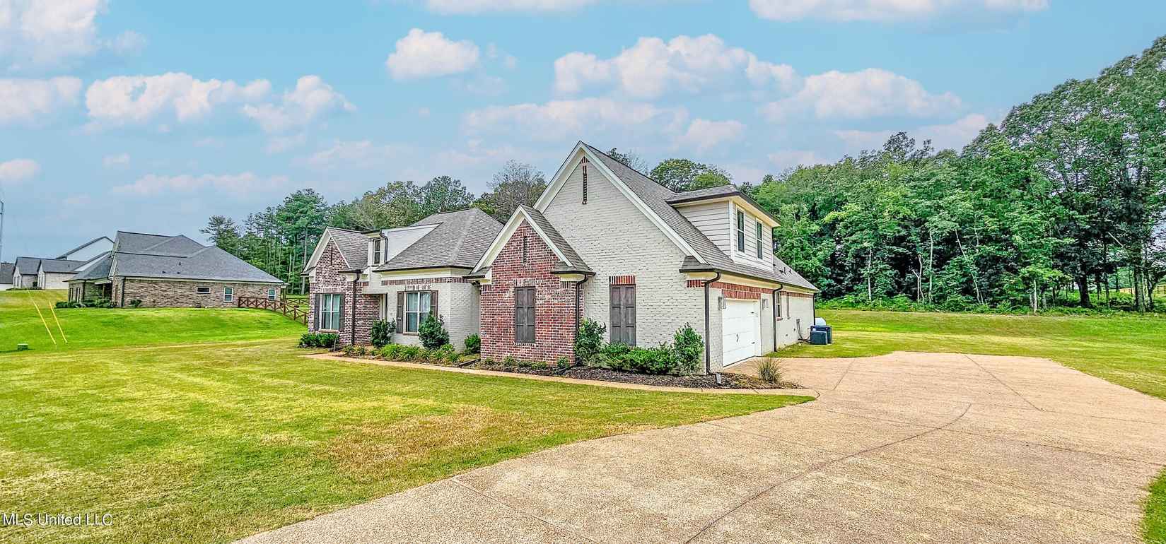 319 Fairview Trl  