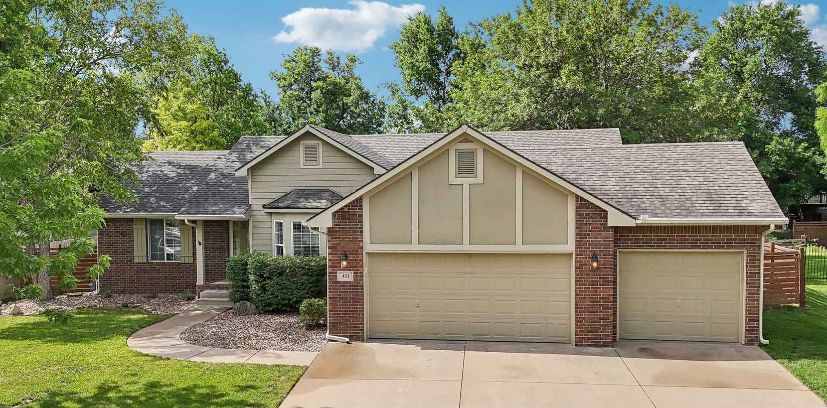 411 E Lakecrest Dr  