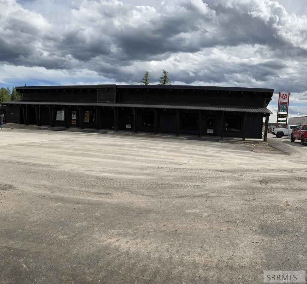 3372 Hwy 20  