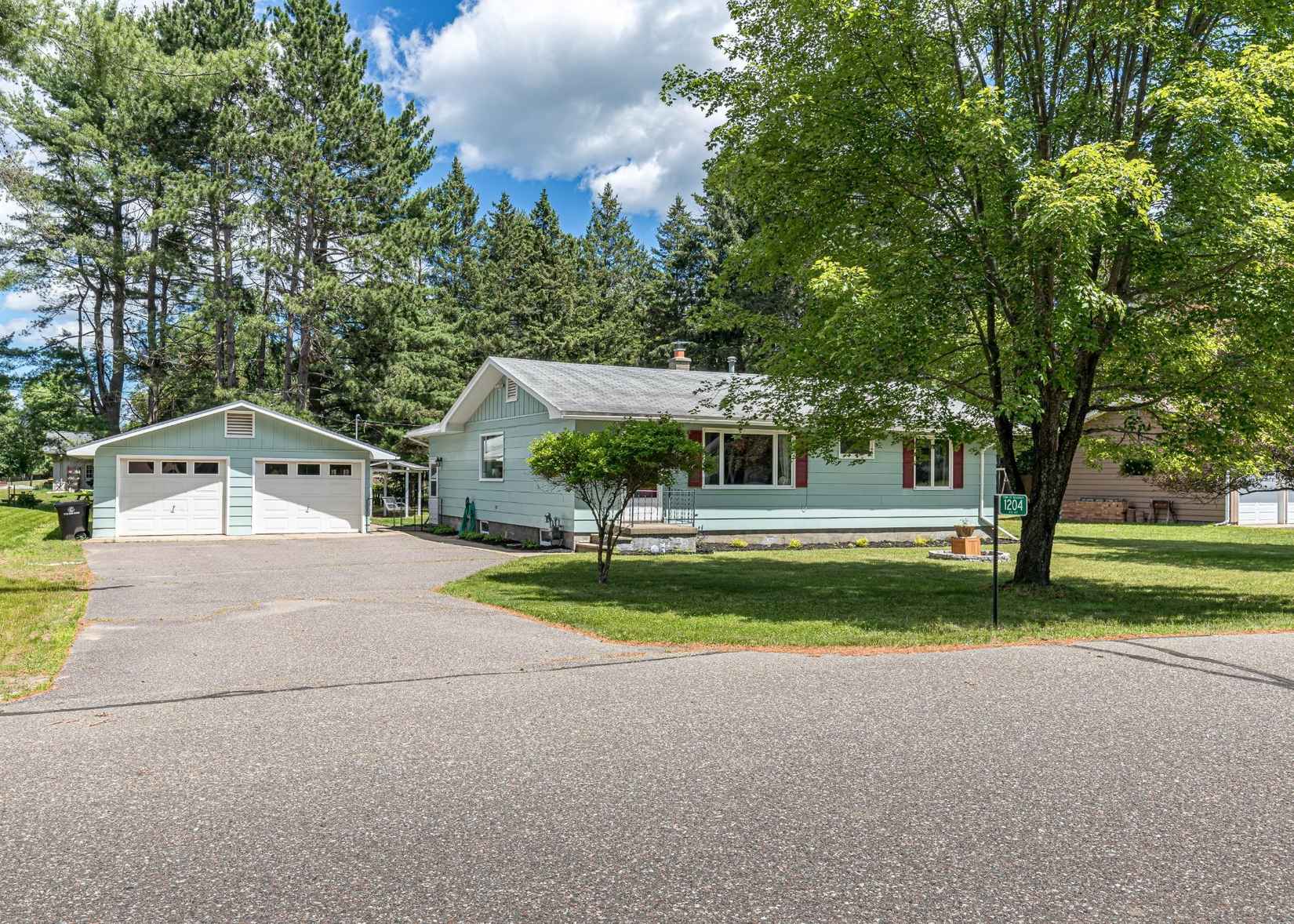 1204 4TH AVE  