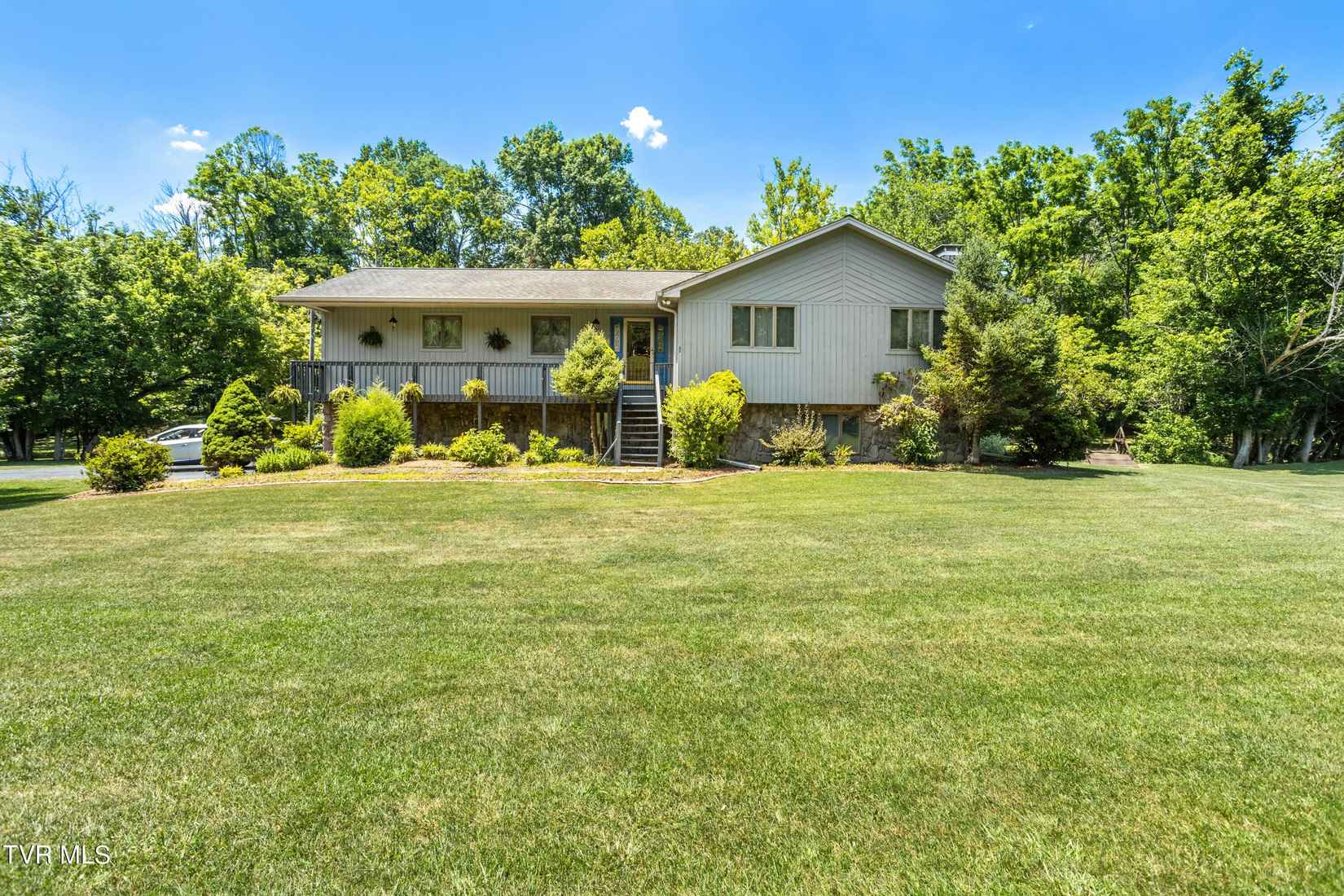 562 Fall Crk Rd  