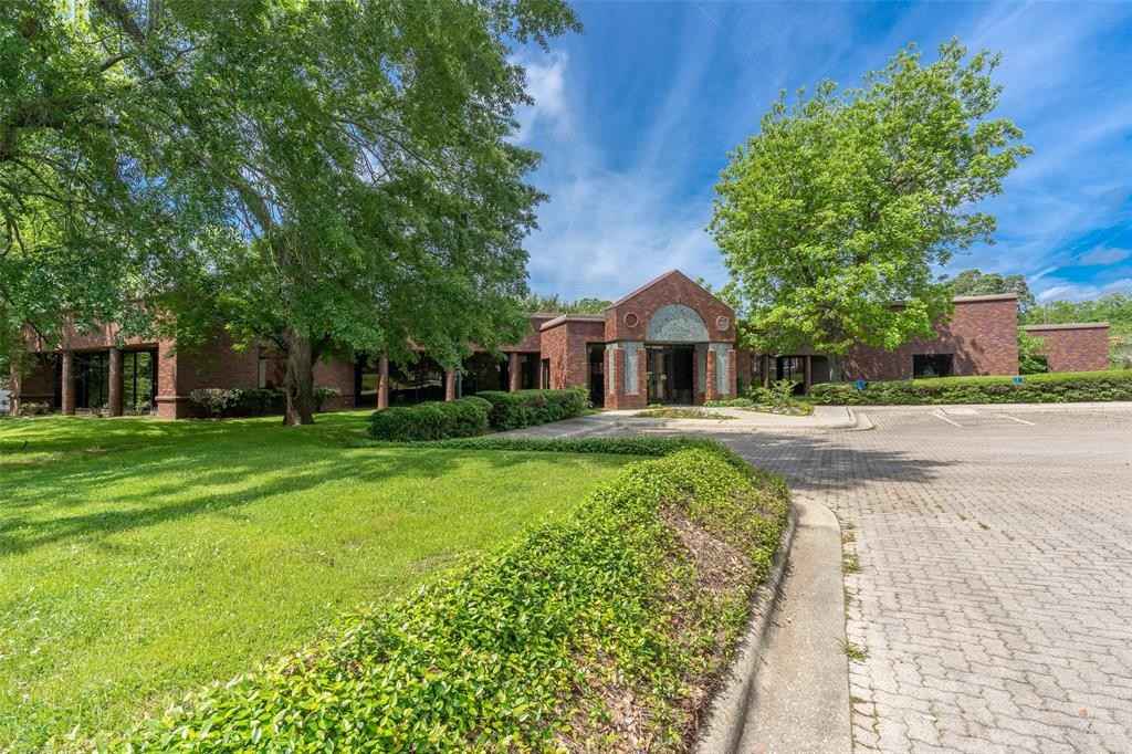 400 W Houston  