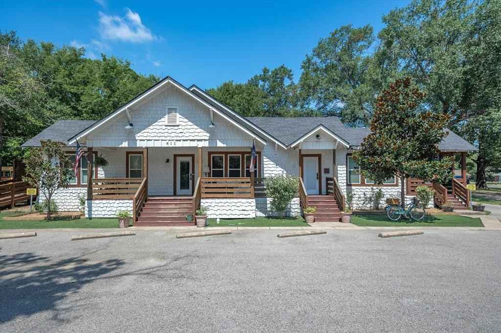 611 S Trade Days Blvd  