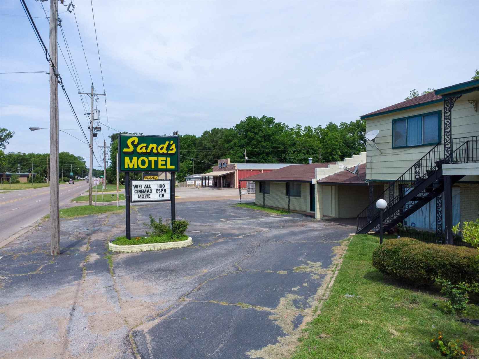 1086 W Hwy 49  
