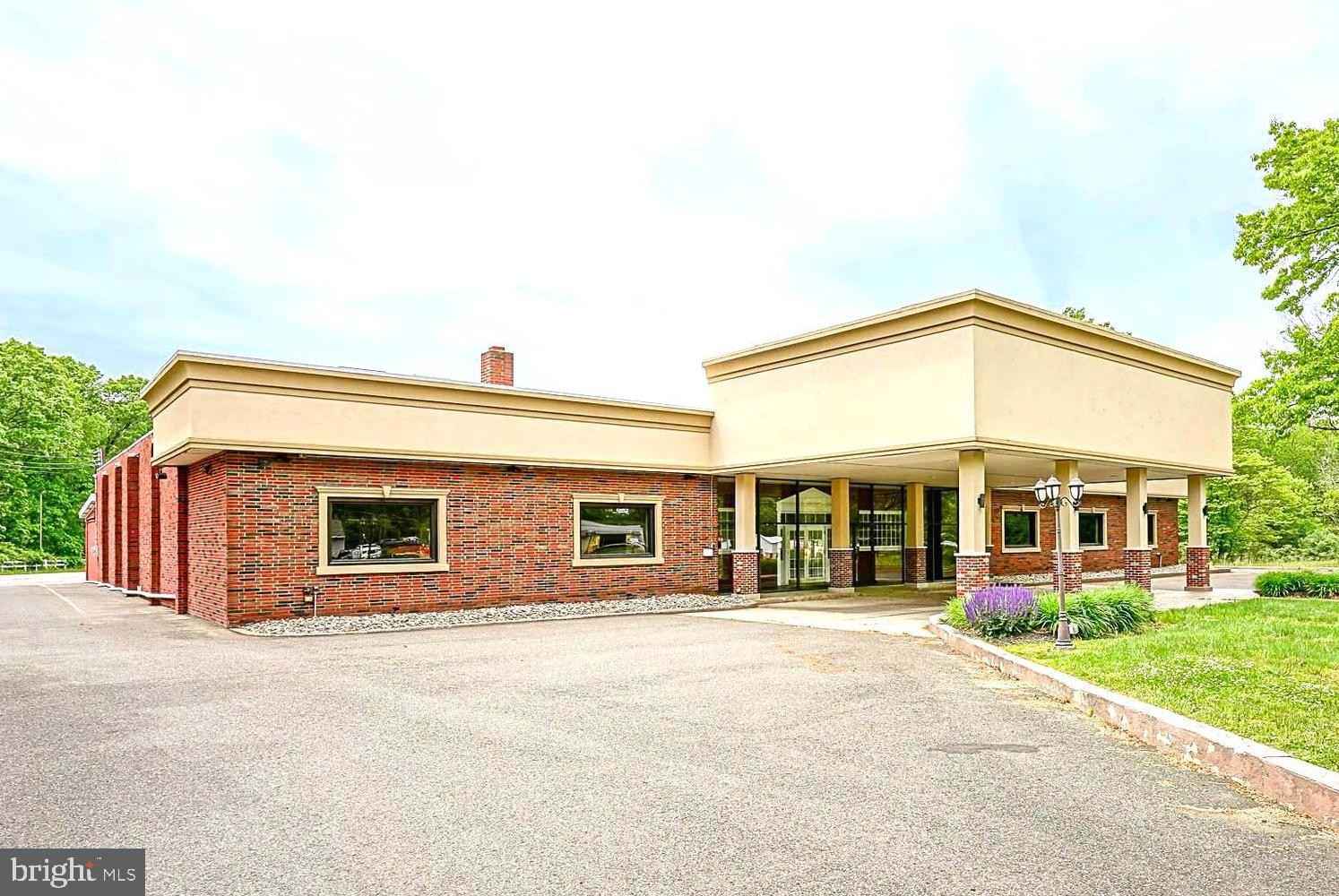 1351 N BLACK HORSE PK  