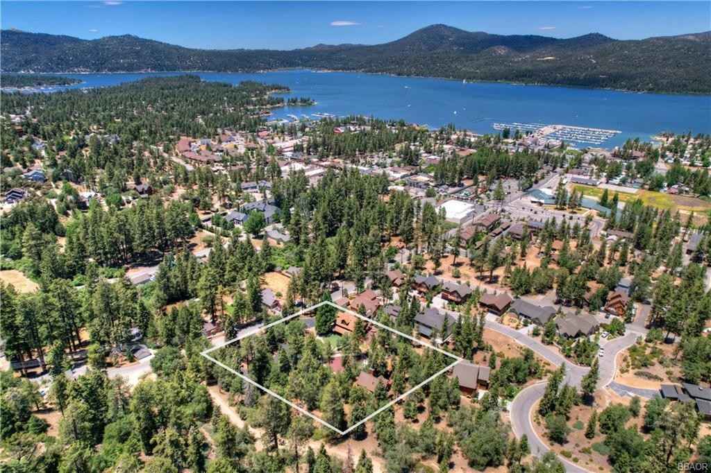 869 Knickerbocker Rd  