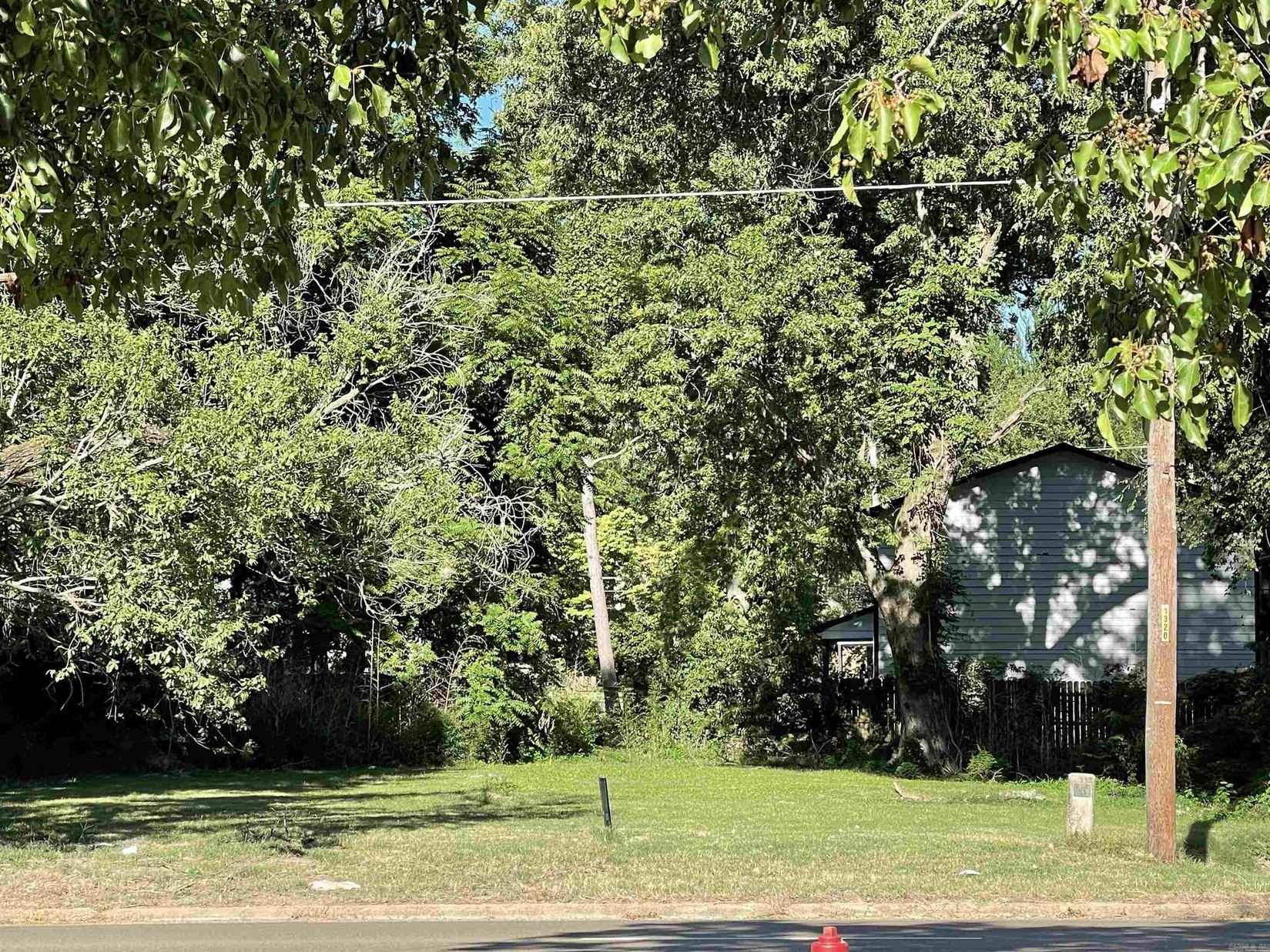 1320 N WASHINGTON ST  