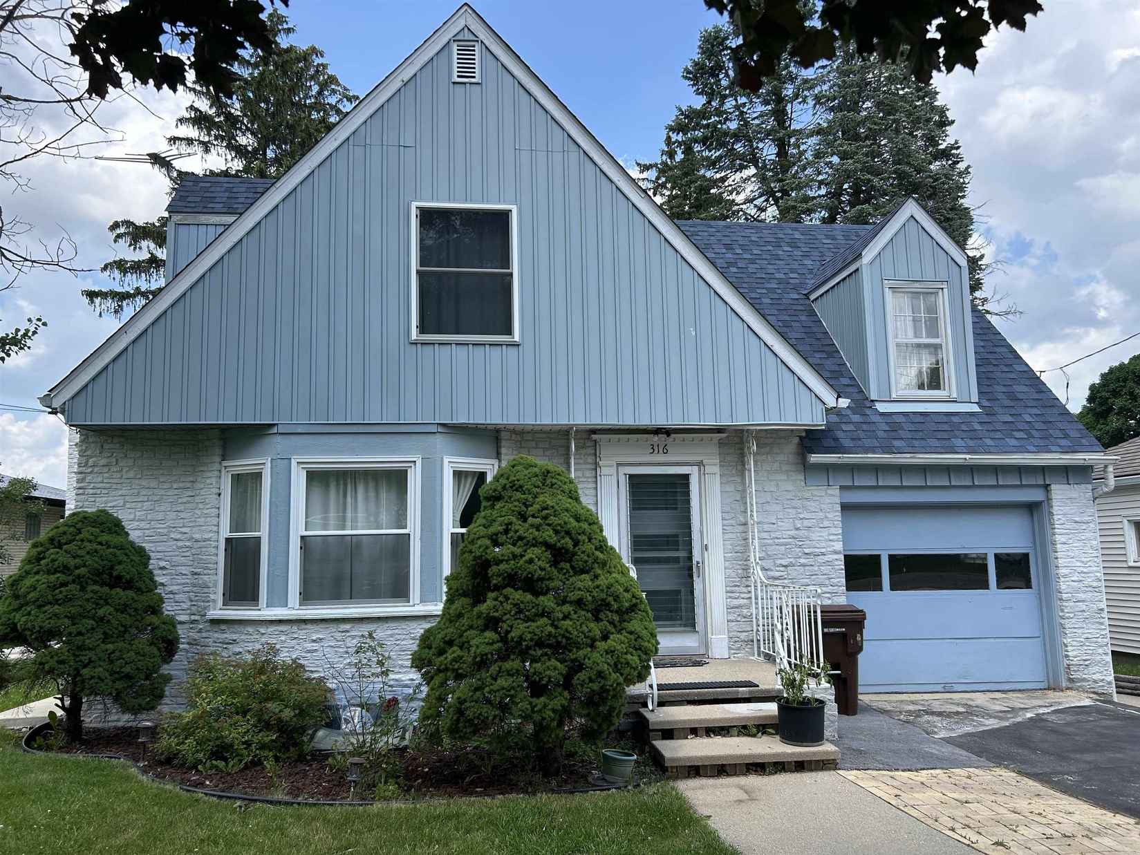 316 W Dewey  