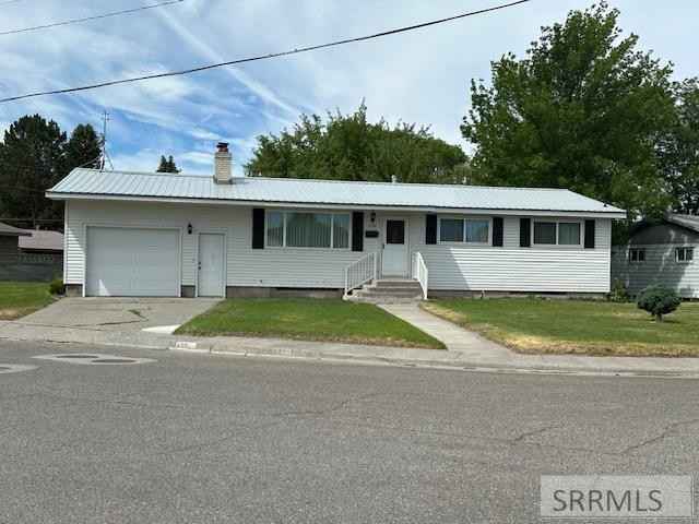 590 Hillview  