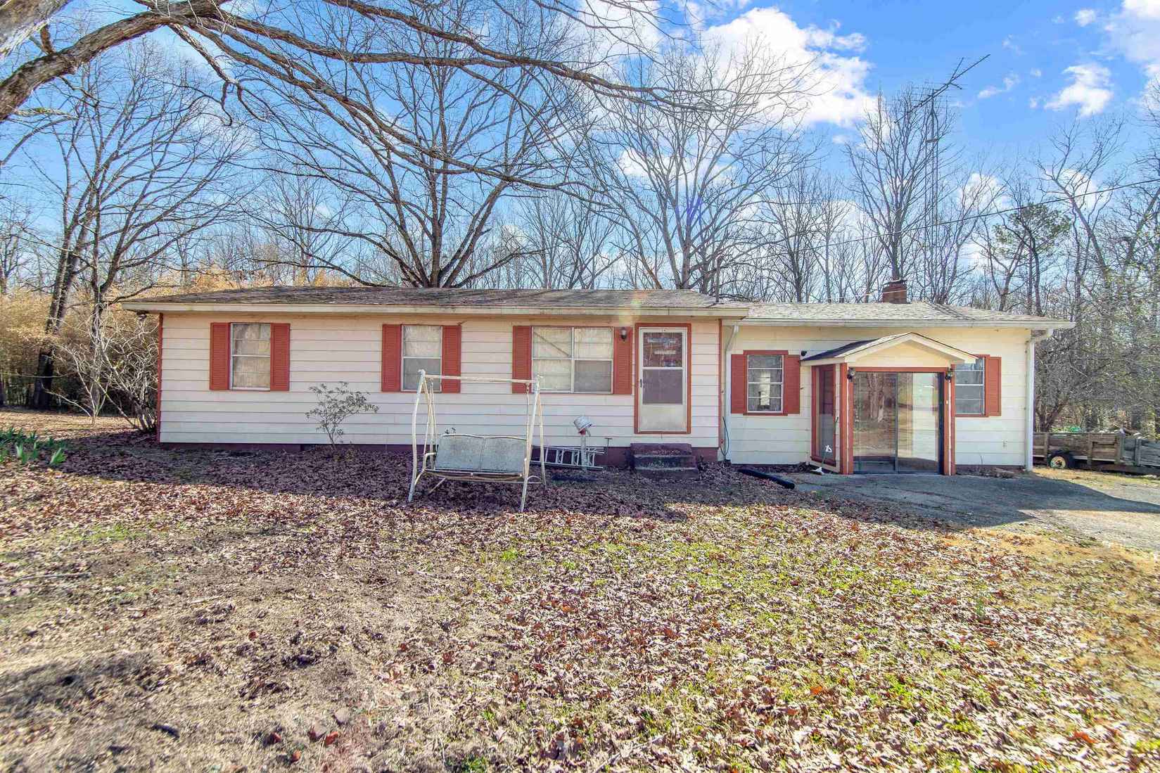 120 Rhodes Ln  