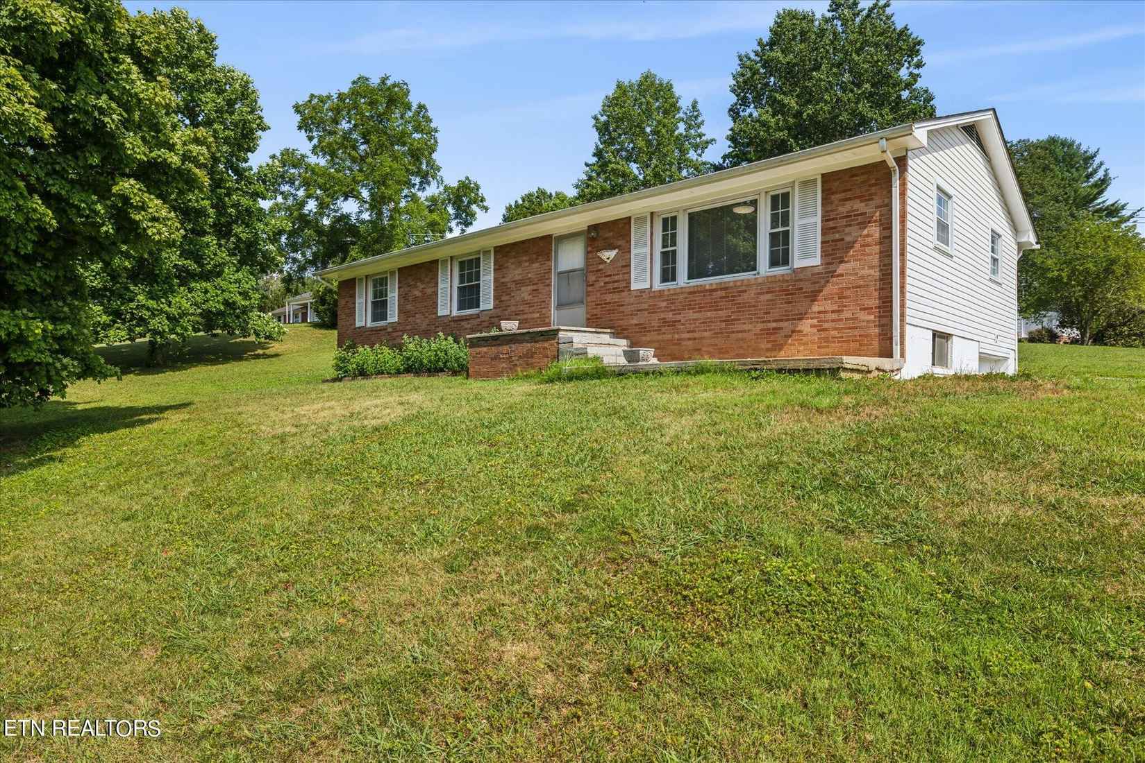 166 N David Dr  