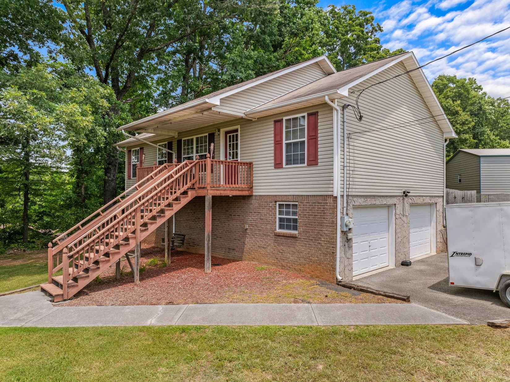 849 FARNSWORTH CT  