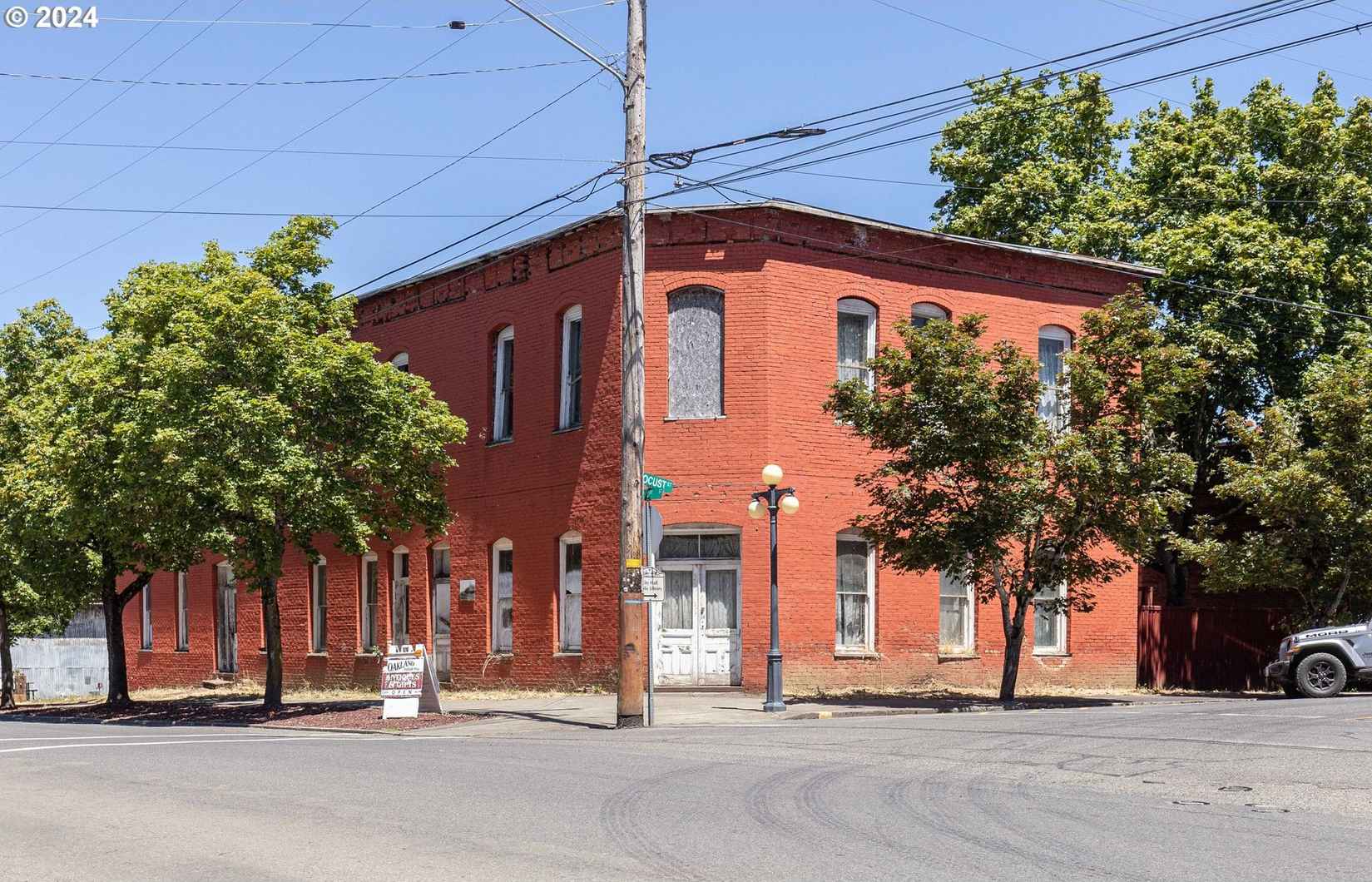 102 NE 1ST ST  