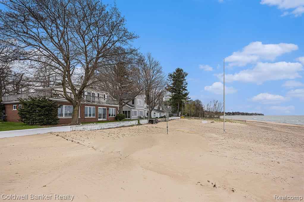 1920 N Lakeshore  