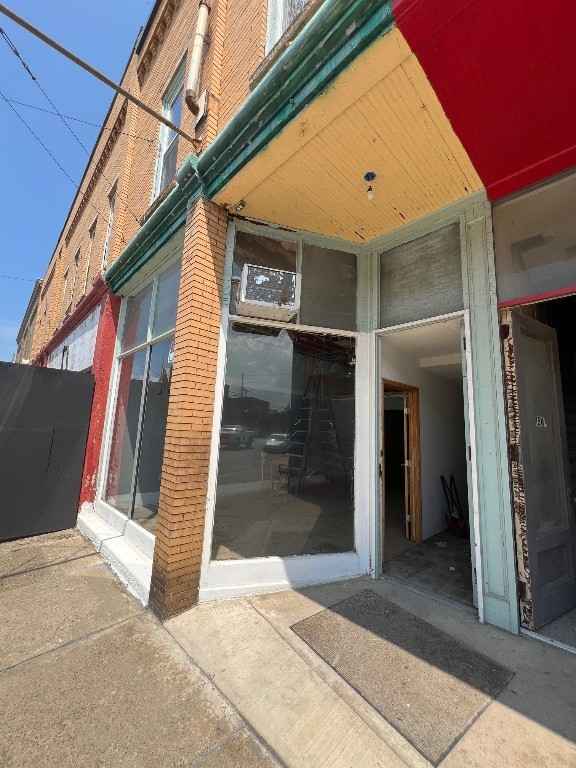 153 W ERIE St  