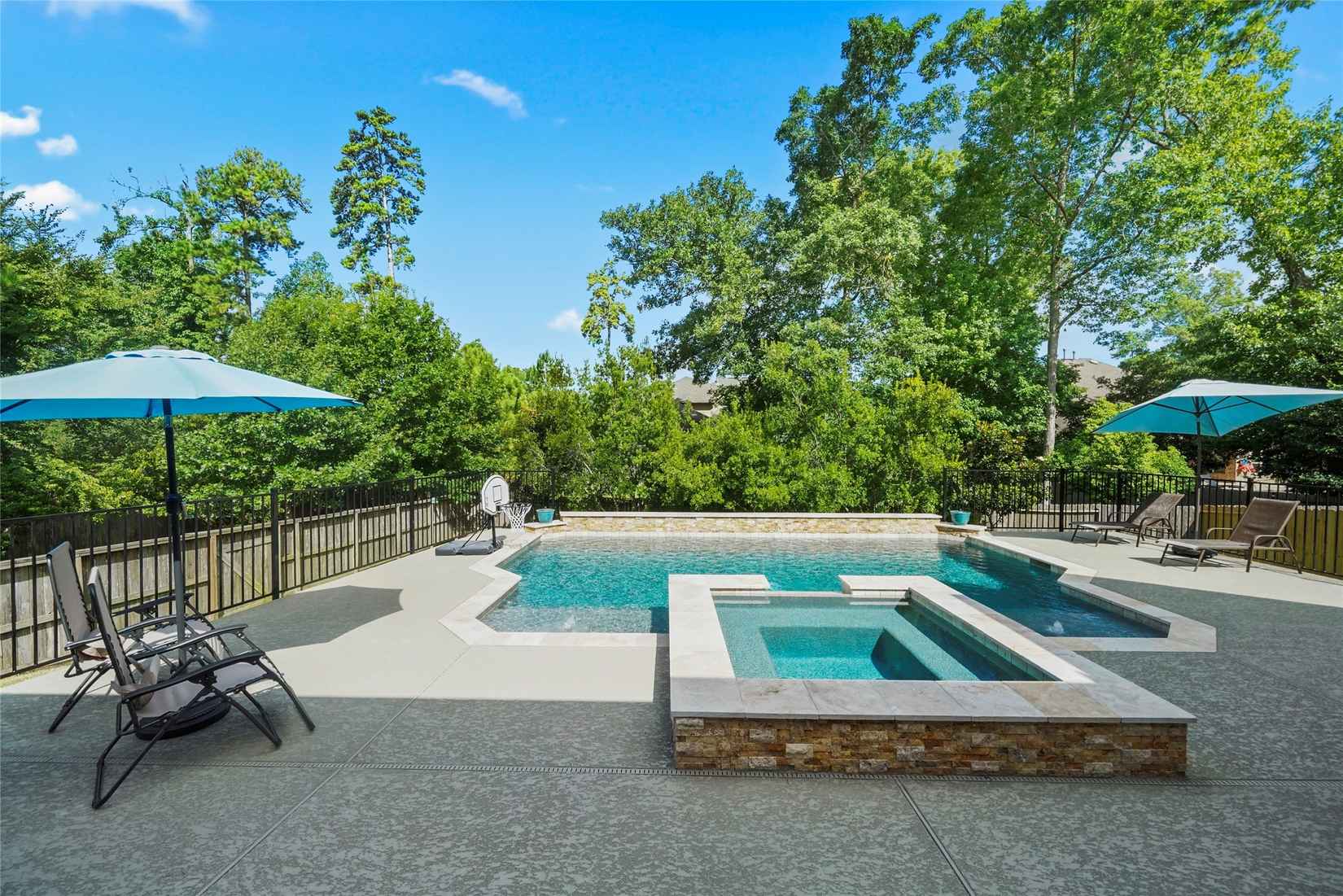 1904 Graystone Hls Dr  