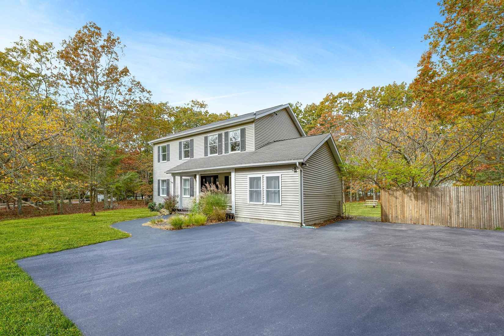 4 Wooded Ln  