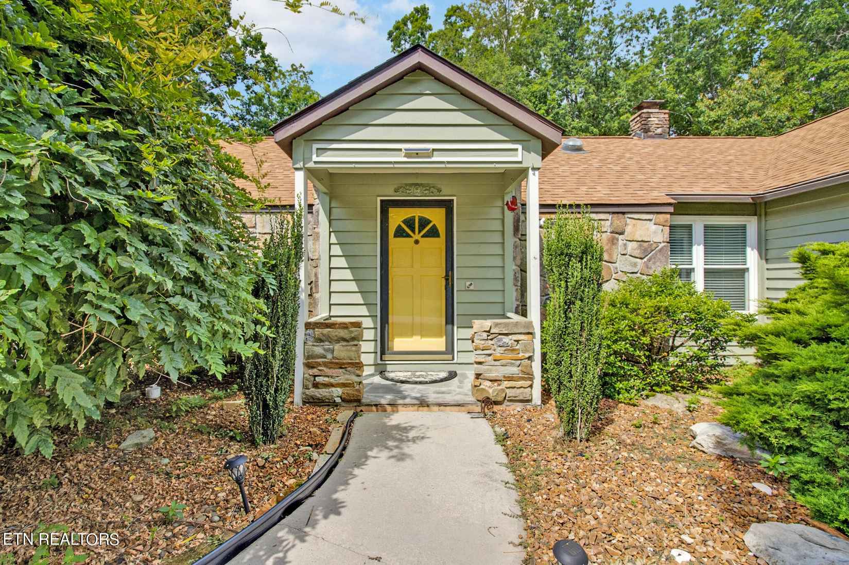 24 Kingsboro Ln  