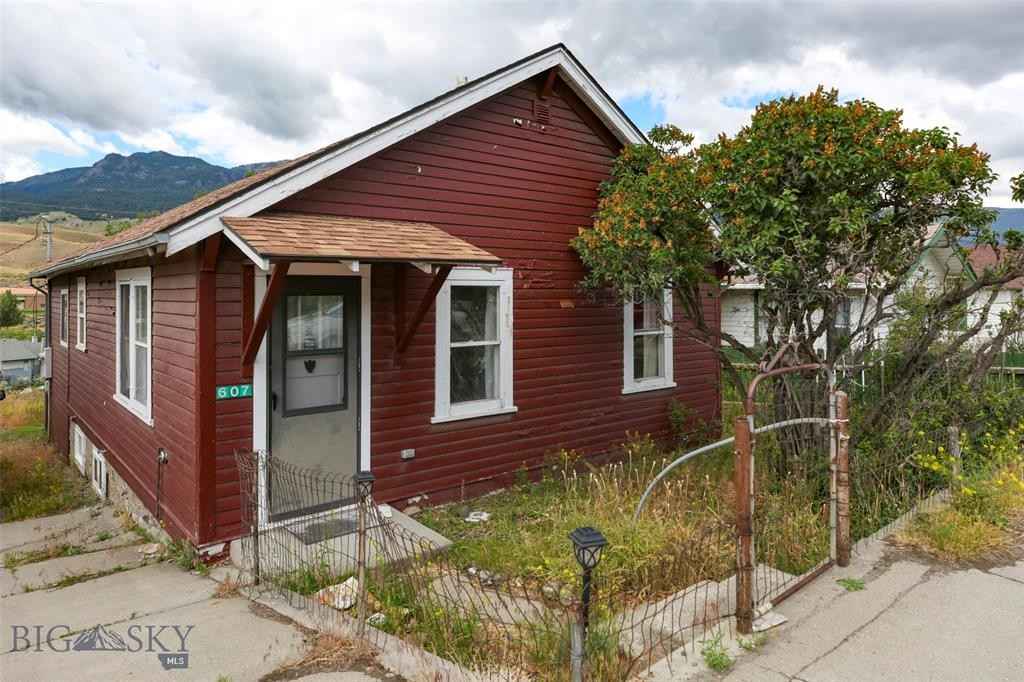 607 Scott St W  