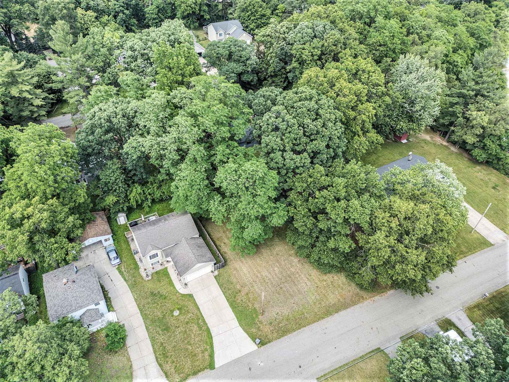 1733 Vinecroft St NW  