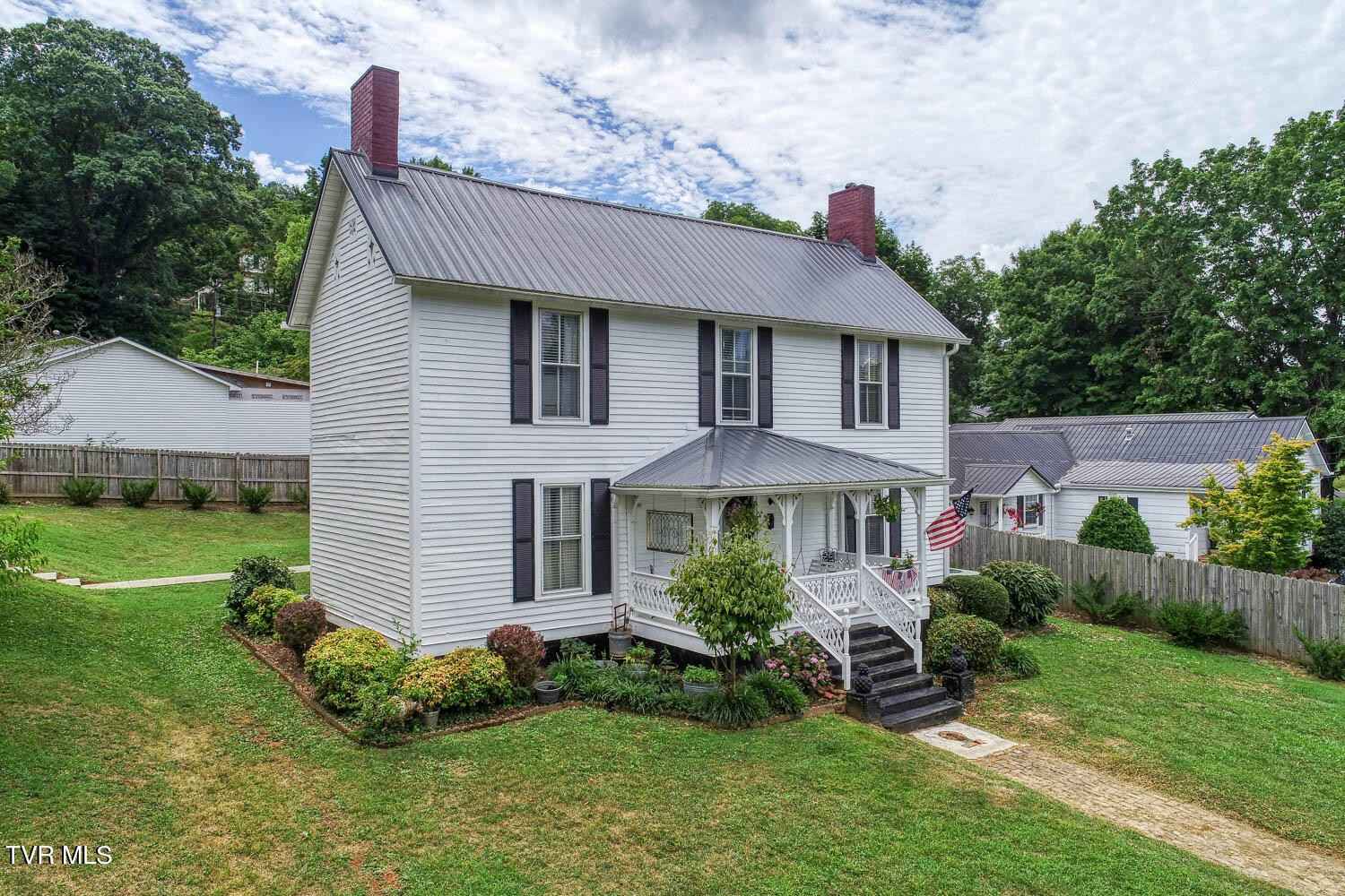 204 East Broadway St  