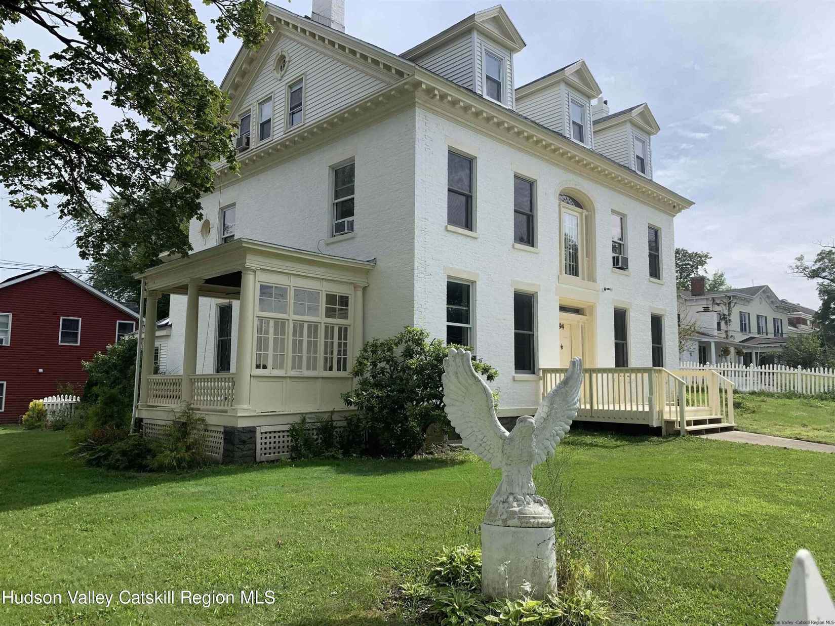 94 Main St  