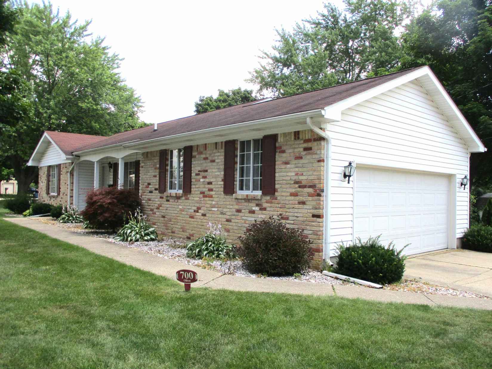 700 OLIVET  