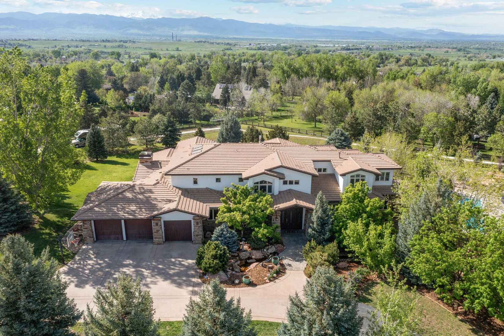 8001 Fairview Rd  