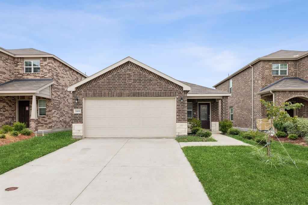 1109 Castroville Dr  