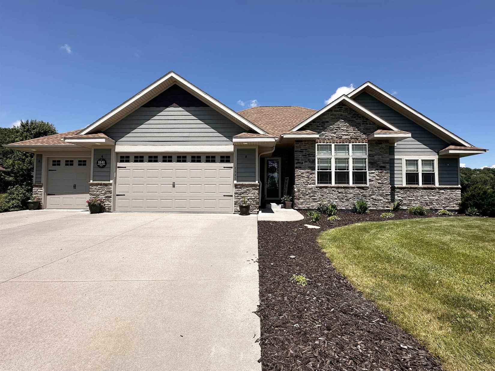 1541 GREEN ACRES Dr  
